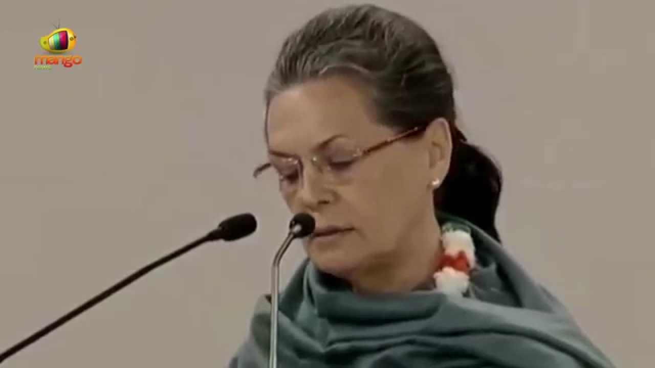 Sonia Gandhi Slams RSS On Nehru 126th Birth Anniversary Celebrations | Mango News