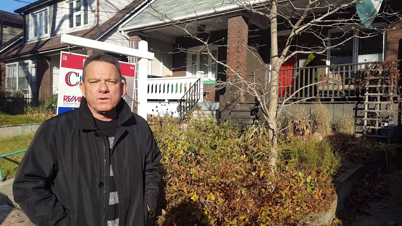 23 Gifford St Listed at $899,000