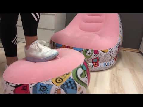 Inflatable Lounge Sessel chilliges Stomppop mit meinen Nike Air Force One