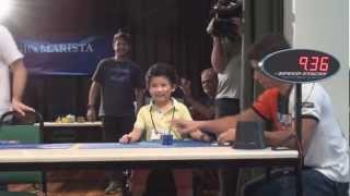 Chan Hong Lik 4 anos de idade resolve cubo 2x2  8.84 segundos