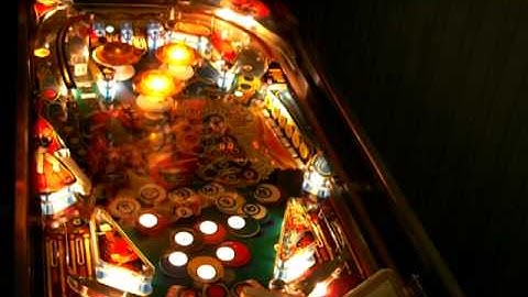 Bally Eight Ball Deluxe Pinball Machine #5608 in Action