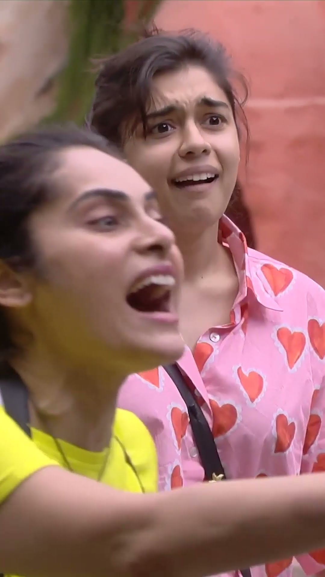 Vivian को लेकर Shrutika-Eisha में बेहस | Bigg Boss 18