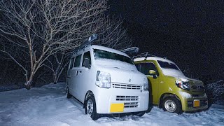 吹雪の山で兄弟車中泊
