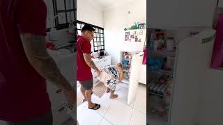 Ele Foi Ajudar A Minha Noiva Com A Geladeira