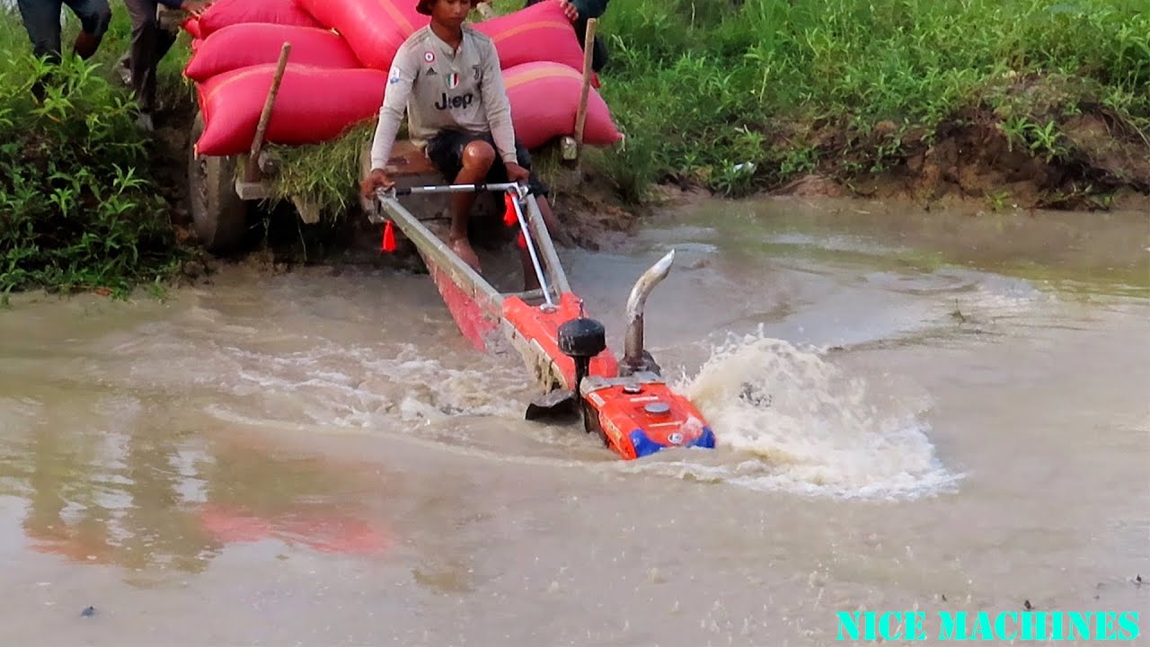 Incredible! Power Tiller Kubota RT140 Loading Rice Sink In Deep Water Canal, Tractor Water Bogging