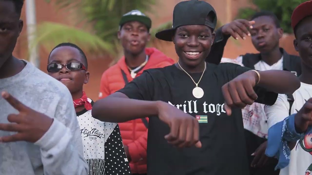 PEEWII Feat BEATPOPOVELO & FOLIDJANTA - COMME D'HABITUDE