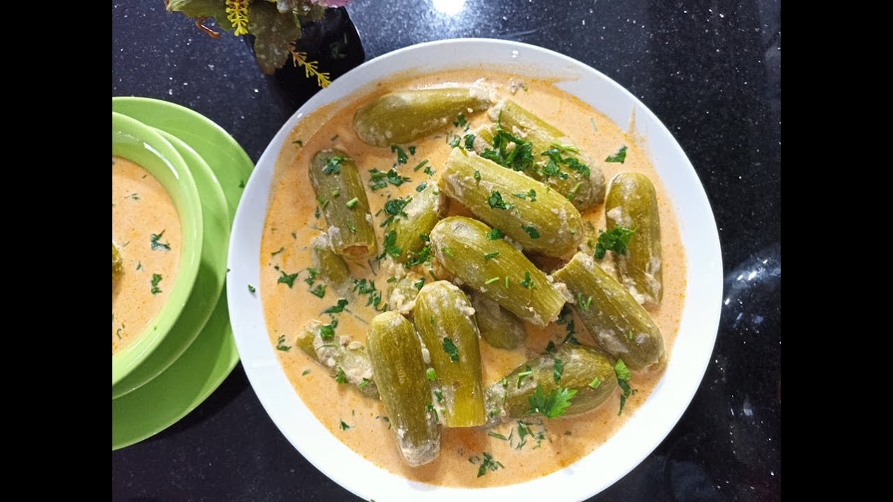 كوسا محشي باللبن طريقه وصفه #كوسا_محشي  بالطماطم ولبن الجميدمن فكرة وطبخه مع ام احمد