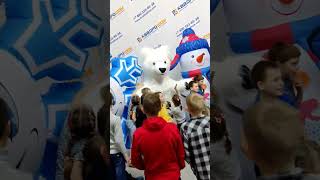 Дети очень любят надувные декорации и аэрокостюмы от компании КвадроШоу #shorts #дети #новыйгод2023