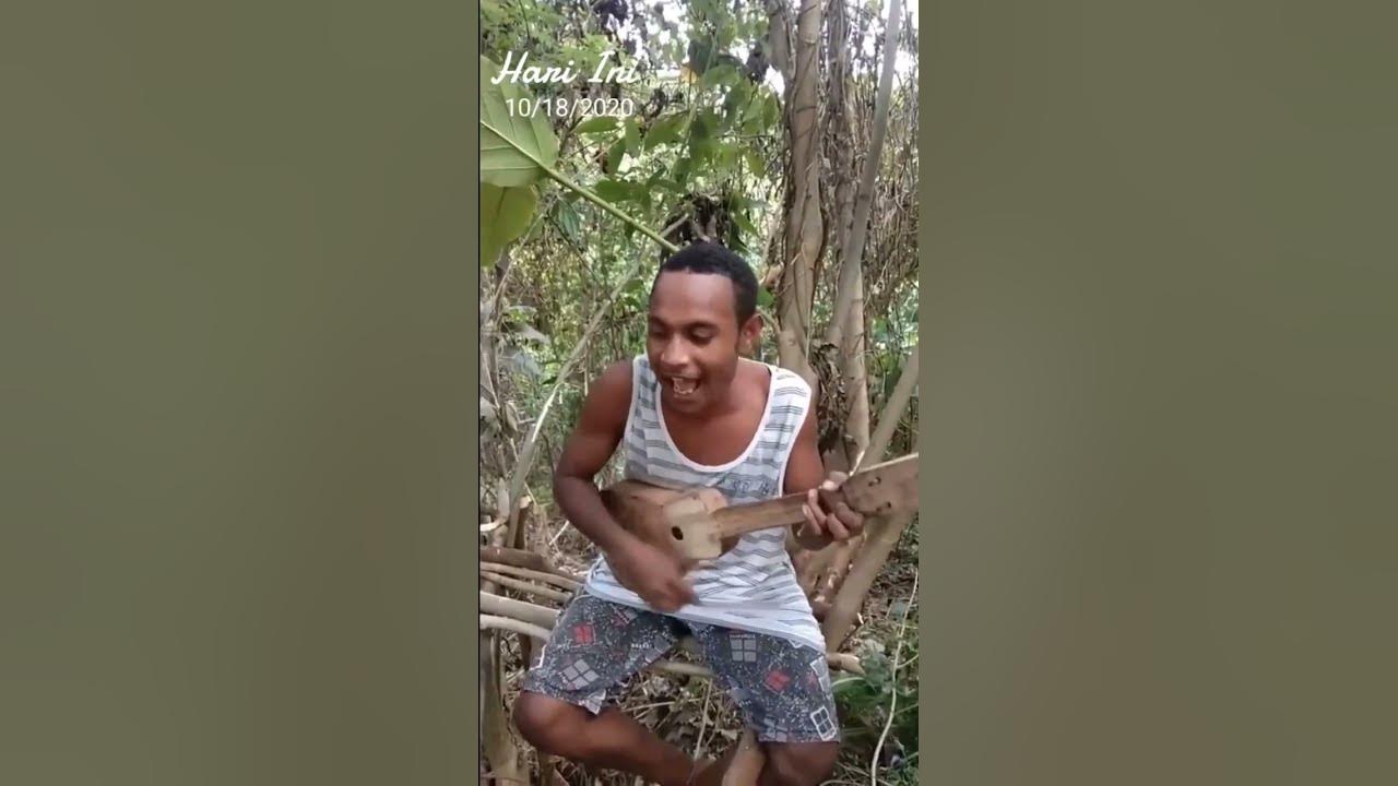 viral Pace Papua menyanyi balonku ada Lima pake versi Papua 😅 #viral #tiktok #patola #papua #gaya