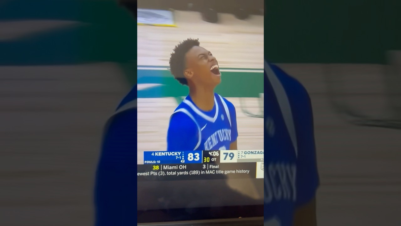 KENTUCKY'S JAXSON ROBINSON FEEDS AMARI WILLIAMS FOR A DUNK TO BEAT GONZAGA. 