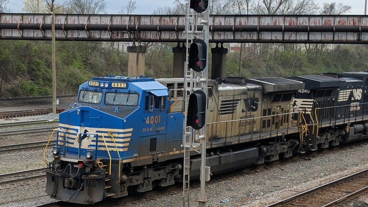 Coffey's Cliff, known worldwide starts today's live rail cam action trackside w/NS4001. #railfans