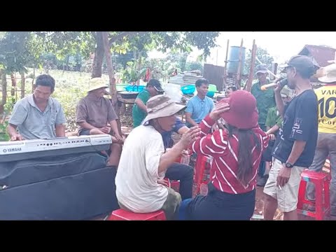 chị gái hát
