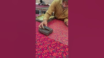 Creating Bold Outlines on Pink Fabric  #Art #DIY #BlockPrint #Crafts #HowTo