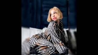 Khanyi Mbau mocks her Dubai situation. 'Ngshiye indoda eDubai.'
