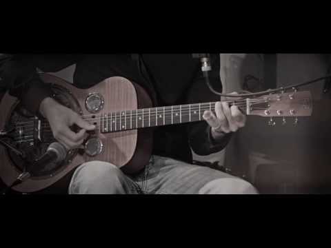 Robert Johnson - Rambling on my mind (Cover played with Dobro Hound Dog)