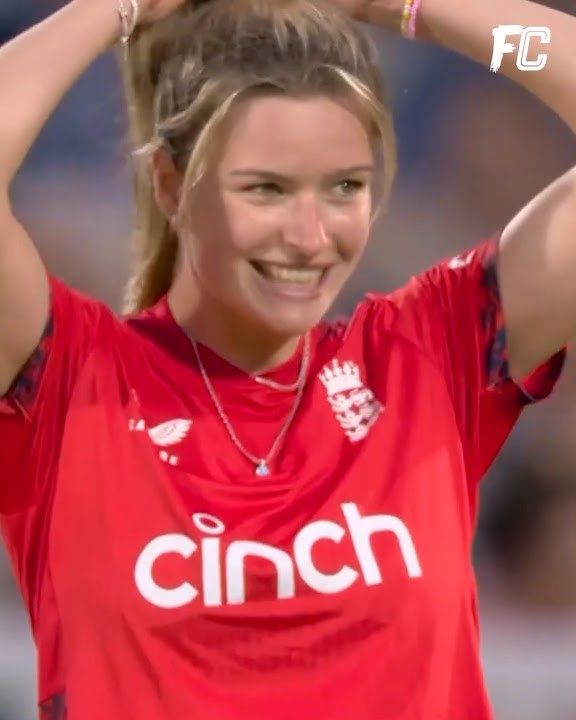 𝗕𝗲𝗹𝗹 𝗼𝗻 𝘁𝗵𝗲 𝗺𝗼𝗻𝗲𝘆 🤩