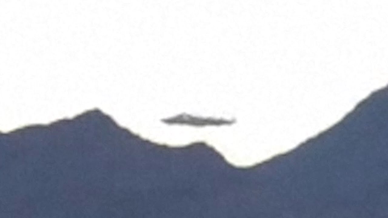 Giant UFO Caught Over Joshua Tree National Park | UFO Sighting 2016 | Latest UFO News