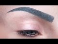 Comment tutoriel de maquillage des sourcils de couleur gris bleu
