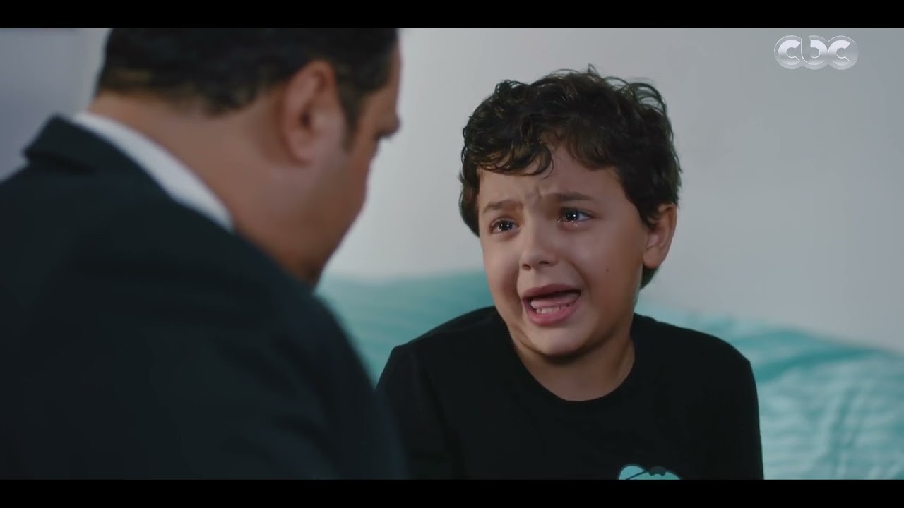 مفيش أصعب من إنك تشوف ابنك مريض قدامك ومش في إيدك حاجة تعملها غير إنك تحاول تهون عليه 💔