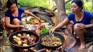 Survival skills-Cooking quail curry with egg recipe- Catfish spicy with spice so delicious in forest