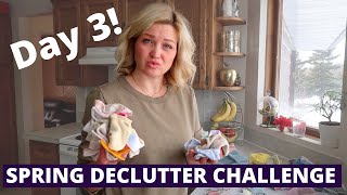 Linen Closet Declutter & Organization | SPRING DECLUTTER CHALLENGE | Day 3 - The Secret Slob