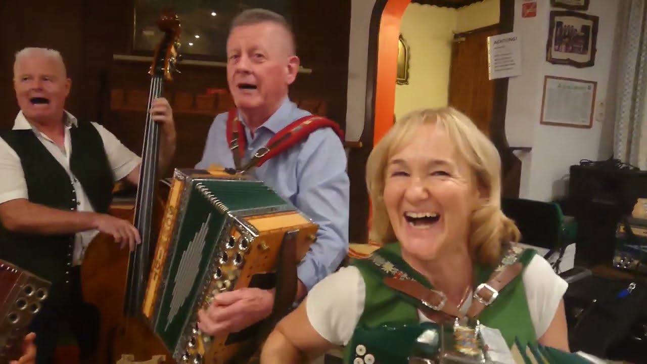 Stimmungsmedley  ---  Die  BradlmusiKanten  mit  Freunden  beim  Steinriegelkeller  --  9.10.2021