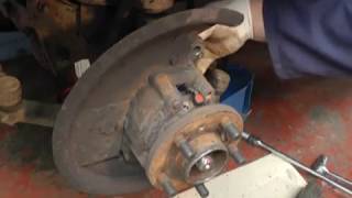 Land Rover Discovery 2003 Hub Bearing Replacement