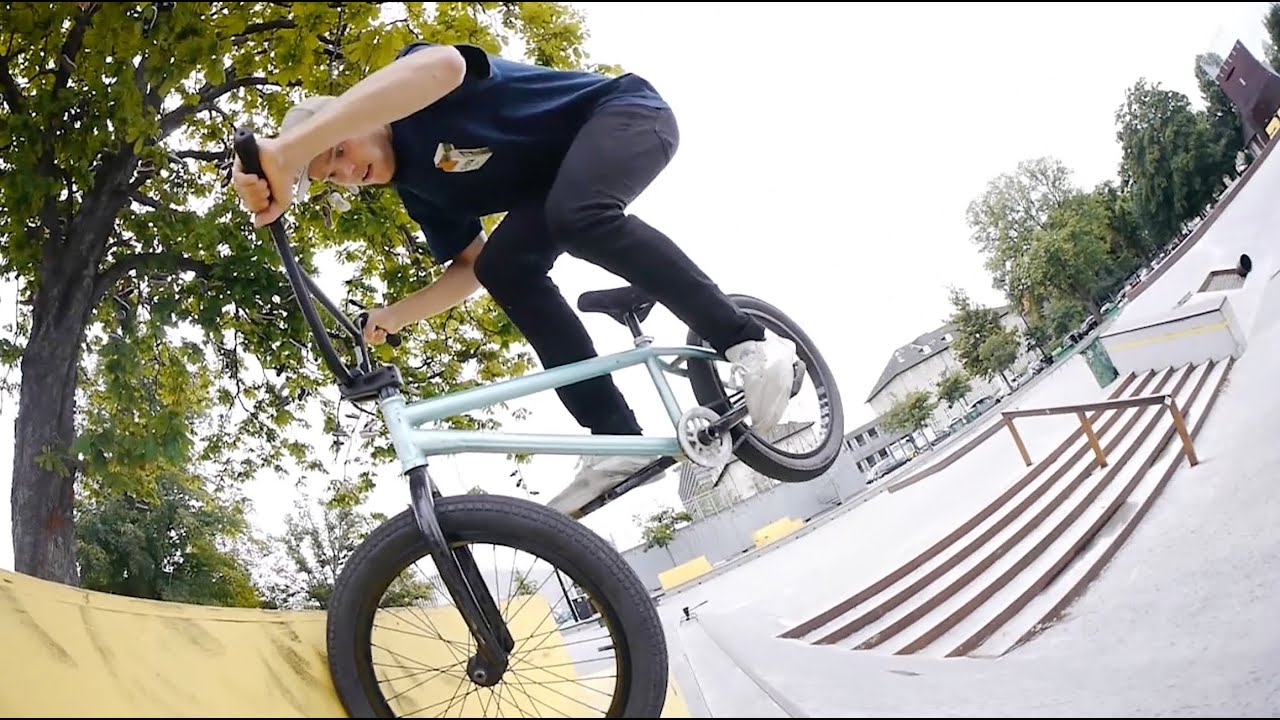 woozyBMX - Copenhagen Skatepark: Faelledparken with Asger Duus (BMX)