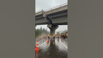 ⚠️Shock! The highway overpass suddenly collapses!🏗️💥 #bridgecollapse