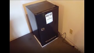 Unboxing - Frigidaire 3.2 cu. ft. Retro Mini Fridge in Black (2160p 4K HD)