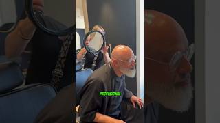 Solo Tenía Un Cabello ¡Pero Recibió un Corte VIP! #shortsvideo