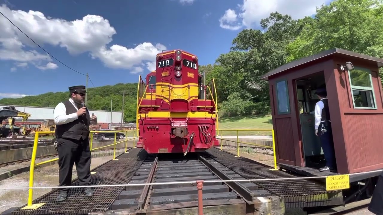 Tennessee Valley Railroad Turntable Demonstration - Chattanooga, TN
