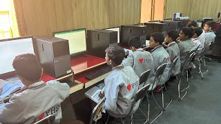 Discover the Future: Explore Our Advanced Computer Lab!