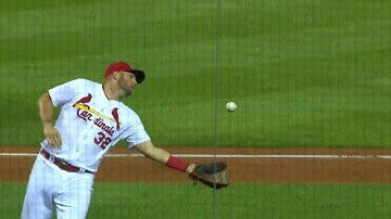 CIN@STL: Adams juggles popup, stays with it for catch