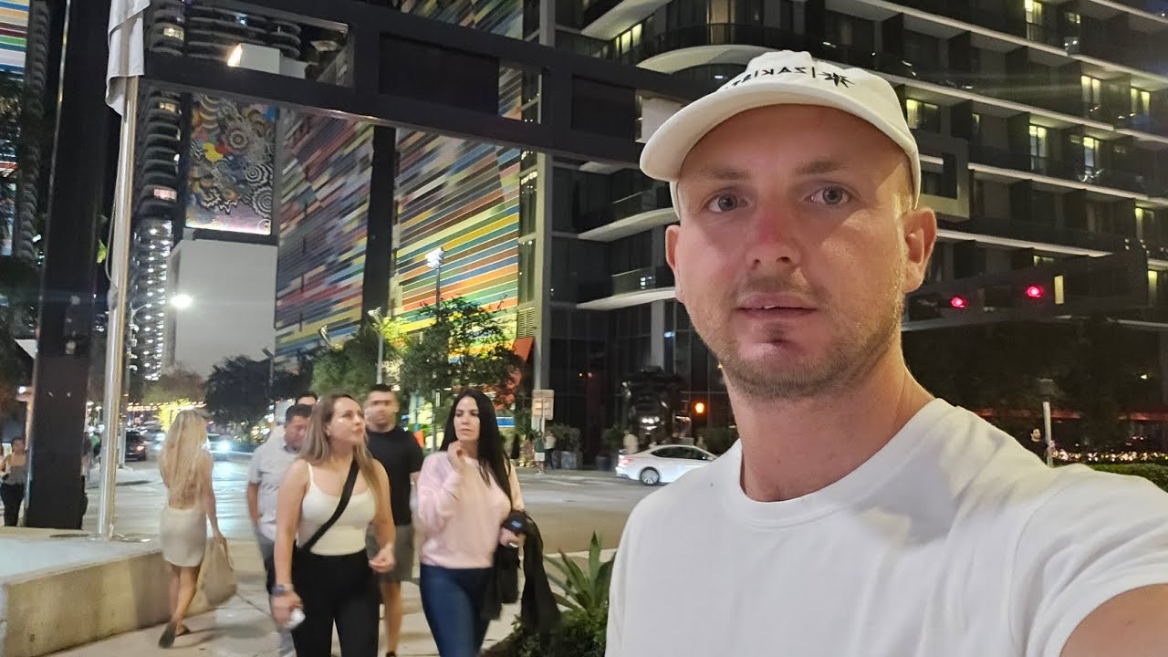 Exploring Brickell for a date wearing Zakistar flip flops 