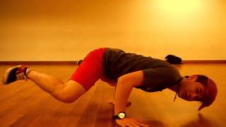 How to breakdance (Basic) : Turtle freeze