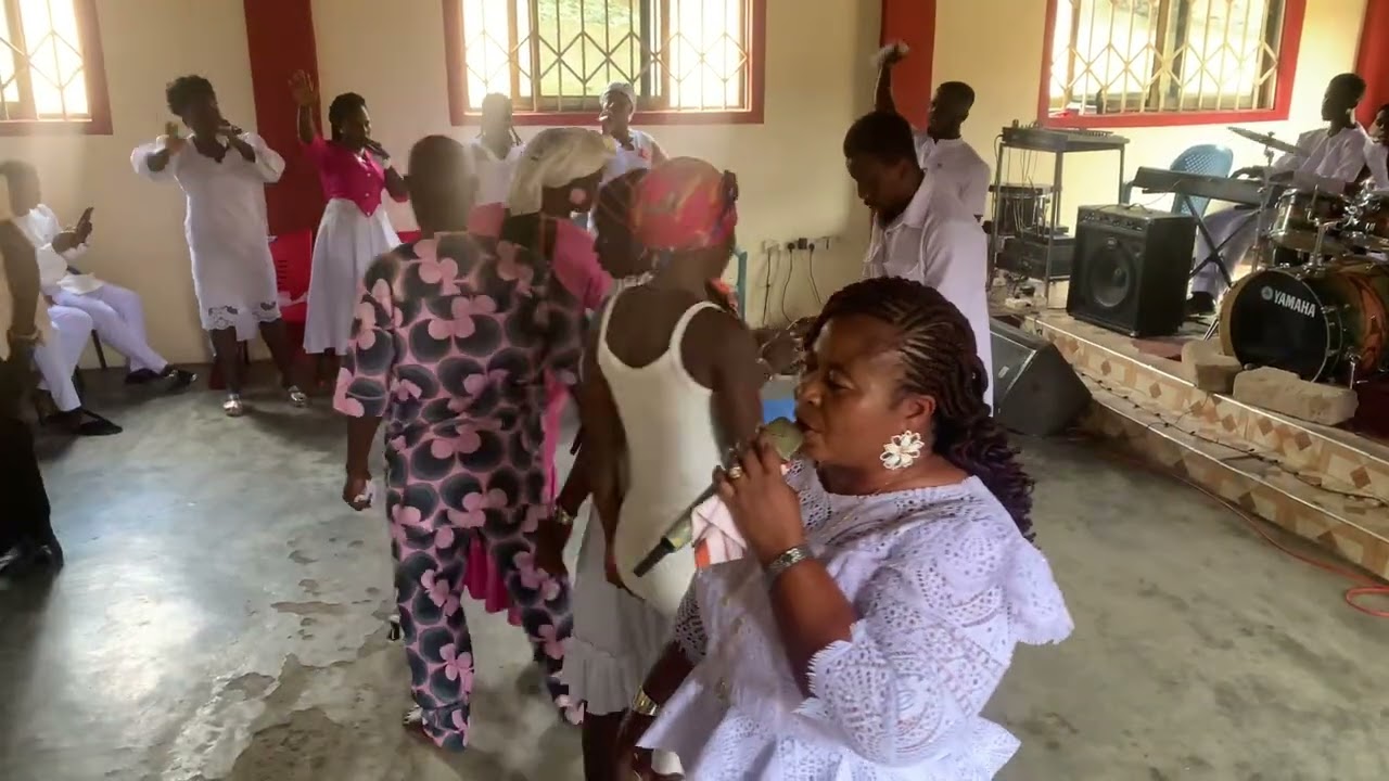 Mama 1 on stage, Mrs Joana Larbi 🙏🤲