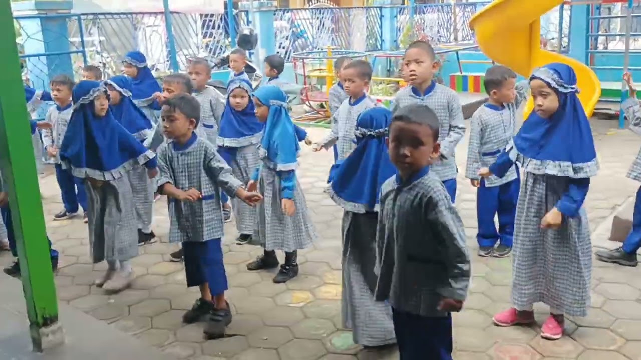 Tari Glipang Rodhat - TK ABA 02 Bagusari