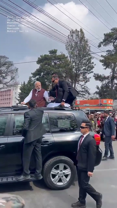 Shillong girls gone crazy after Modi's bodyguard squad #modi #modiinshilong #bodyguards #Shillong
