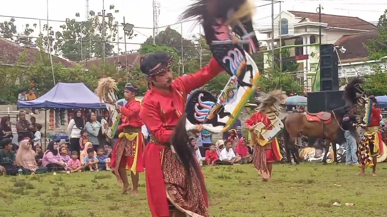 Kudho Prakoso tarian kuda kepang manunggal Karso Budoyo lapangan karang tengah Banjarnegara 