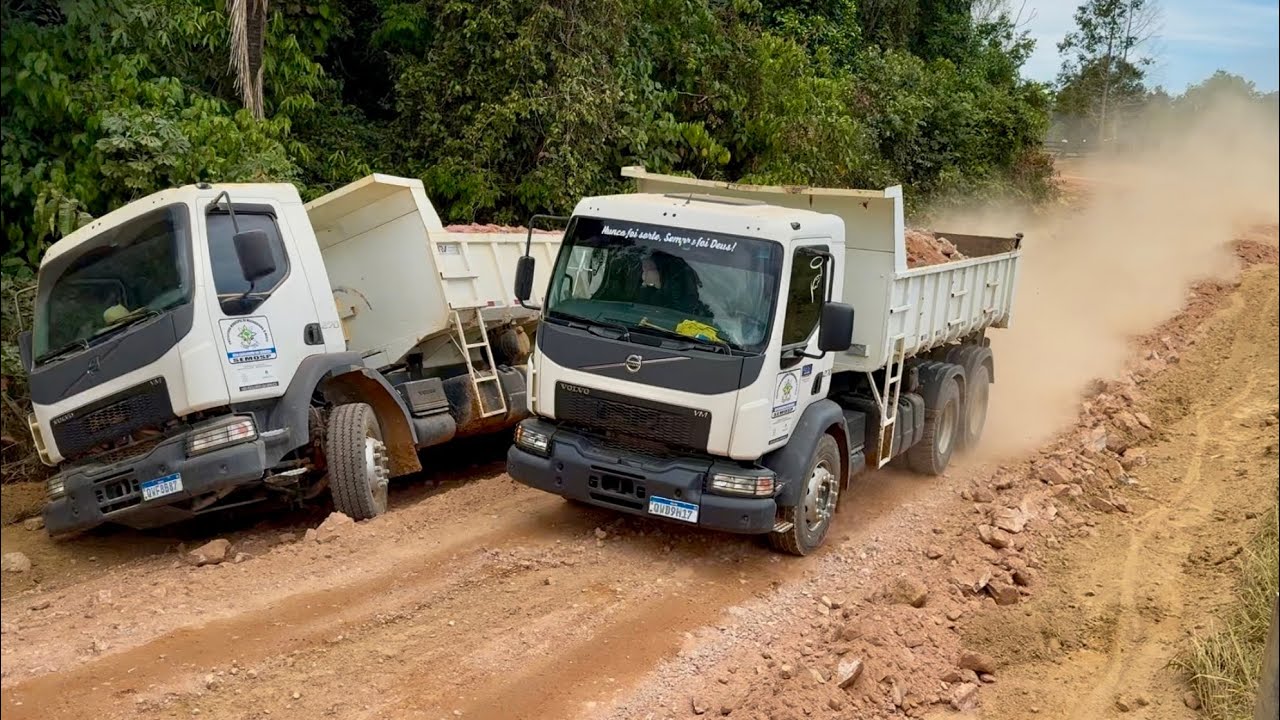 CAMINHÃO AFUNDOU‼️ RETROESCAVADEIRA NEW HOLLAND NO RESGATE. #trabalho #caminhão #maquinas 
