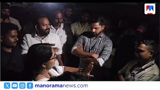 UDF propaganda boards destroyed in Thodupuzha; Protest at police station | Thodupuzha