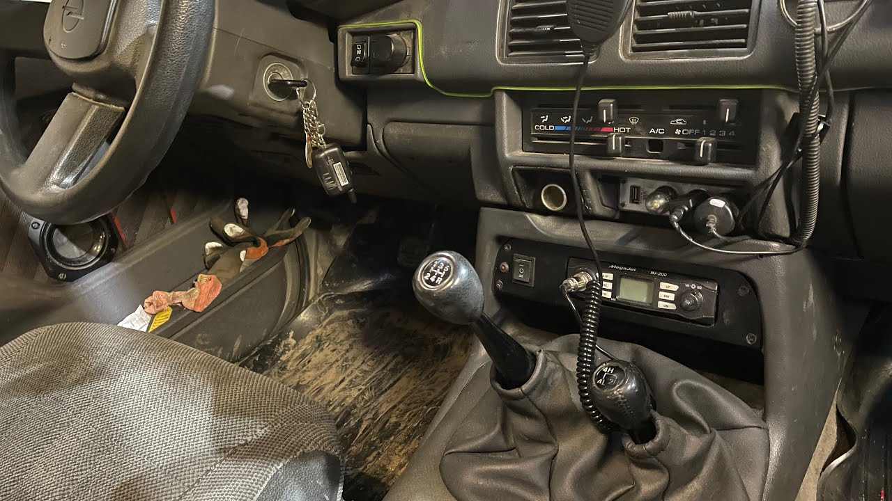 Установил рацию mega jet mj200 в место магнитолы