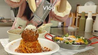 Making Giant Meatball Spaghetti, Salad with harvested tangerines, Going to cafe on a heavy snow day