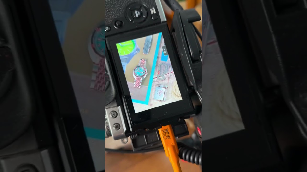 Enjoying Oracle Time magazine today. Our Doxa Sub300T provides a pop of colour on blue watch Monday