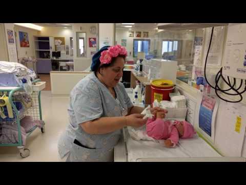 וִידֵאוֹ: איך מכינים צעצוע מגרב של תינוק תוך 5 דקות
