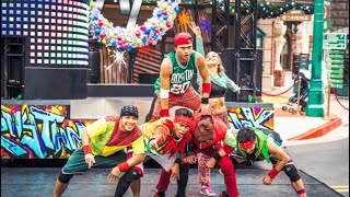 Break dancing (Rhythm truck)  Universal Studios