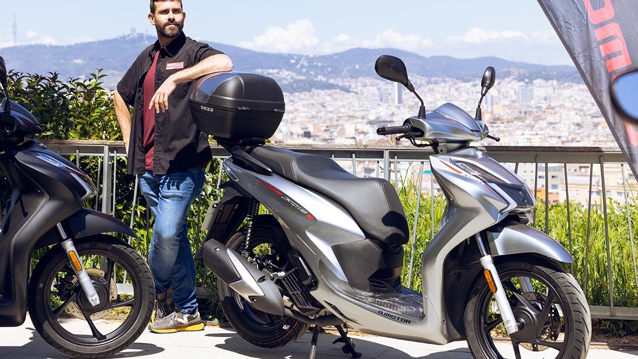 Nuevo escúter de rueda alta y piso plano #125cc: llega el QJ Motor SQ16 ¡cargado de cualidades!