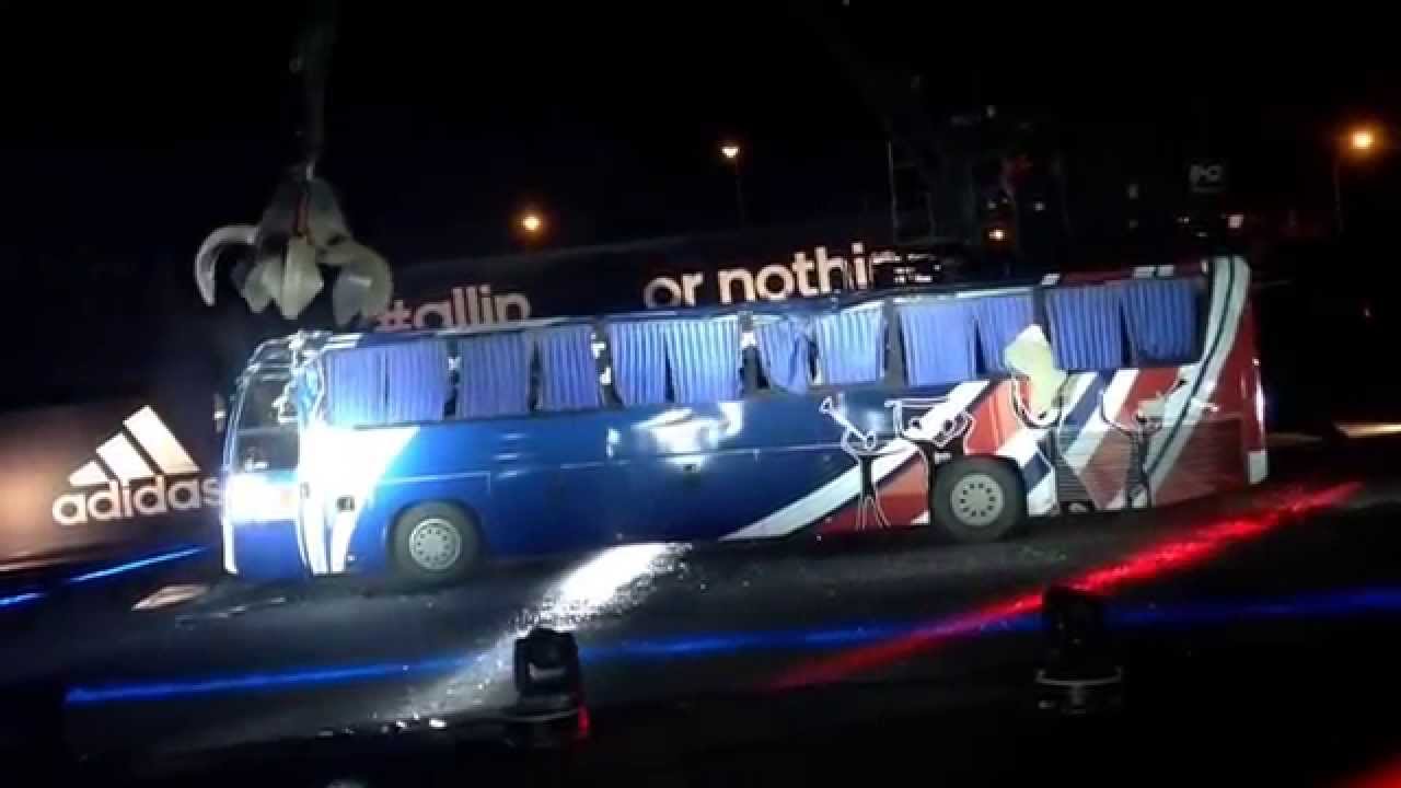 Le bus de Knysna (Ãquipe de France de Football, coupe du monde 2010) broyÃ©!