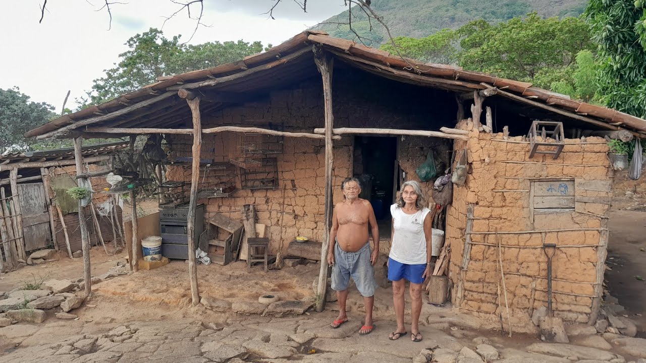 ELES VIVEM ISOLADOS SEM ENERGIA ELÉTRICA A MAIS DE 70 ANOS